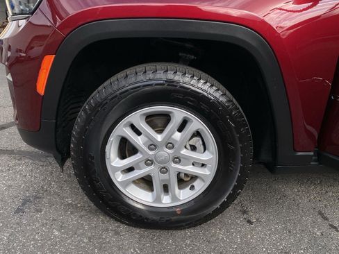 Used 2023 Jeep Grand Cherokee Laredo image 24