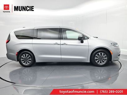 Used 2024 Chrysler Pacifica Limited