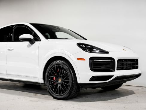 Used 2020 Porsche Cayenne S image 47