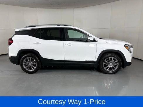 Used 2024 GMC Terrain SLT FWD image 12