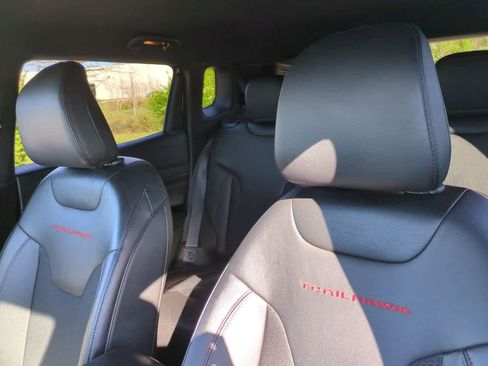 Used 2025 Jeep Compass Trailhawk image 8