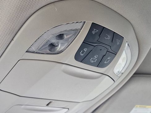 Used 2023 Chrysler Pacifica Touring-L FWD image 32