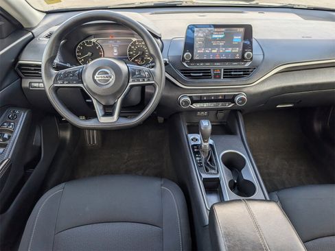 Used 2022 Nissan Altima 2.5 SV image 17