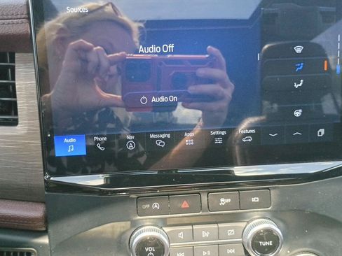 Used 2024 Ford Expedition Limited AWD/4WD image 19