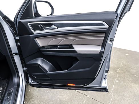 Used 2021 Volkswagen Atlas Cross Sport SE w/ V6 Towing Package image 23