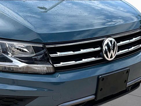 Used 2020 Volkswagen Tiguan SEL FWD image 28