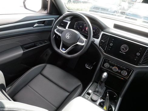 Certified 2023 Volkswagen Atlas Cross Sport SEL R-Line AWD/4WD image 9