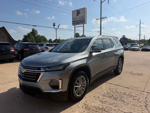 Used 2023 Chevrolet Traverse LT FWD image 3