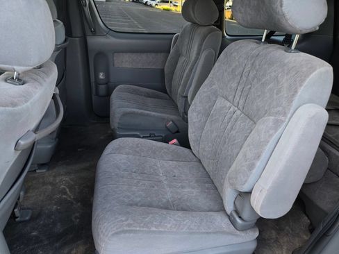 Used 2000 Toyota Sienna LE FWD image 11