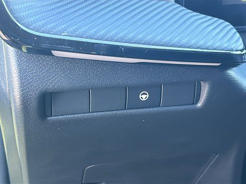 Certified 2025 Nissan Kicks SR image 17