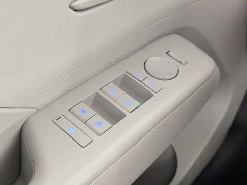 Used 2025 Hyundai Kona SEL FWD image 17