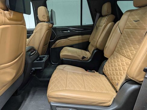 Used 2023 Cadillac Escalade Premium Luxury image 27