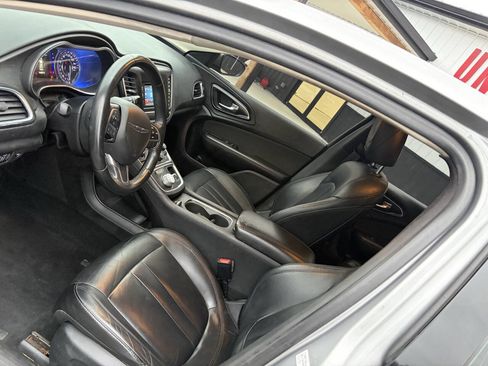 Used 2016 Chrysler 200 Limited w/ Convenience Group image 20