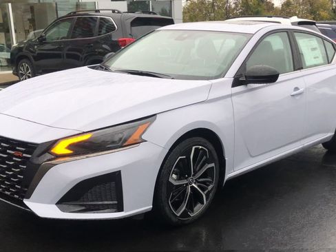 New 2025 Nissan Altima 2.5 SR w/ SR Premium Package image 4