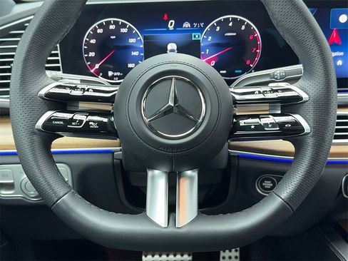 Used 2025 Mercedes-Benz GLS 450 4MATIC image 21