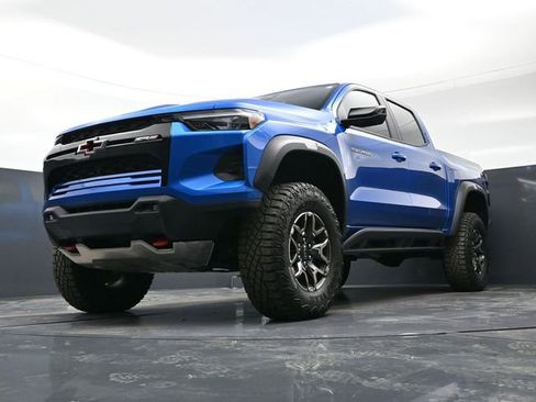 Used 2024 Chevrolet Colorado ZR2 w/ Technology Package image 32