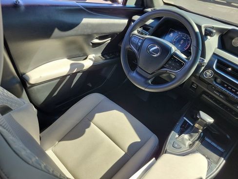 Used 2019 Lexus UX 200 200 Luxury image 3