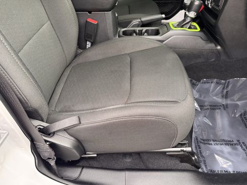 Used 2018 Jeep Wrangler Unlimited Sport S image 25