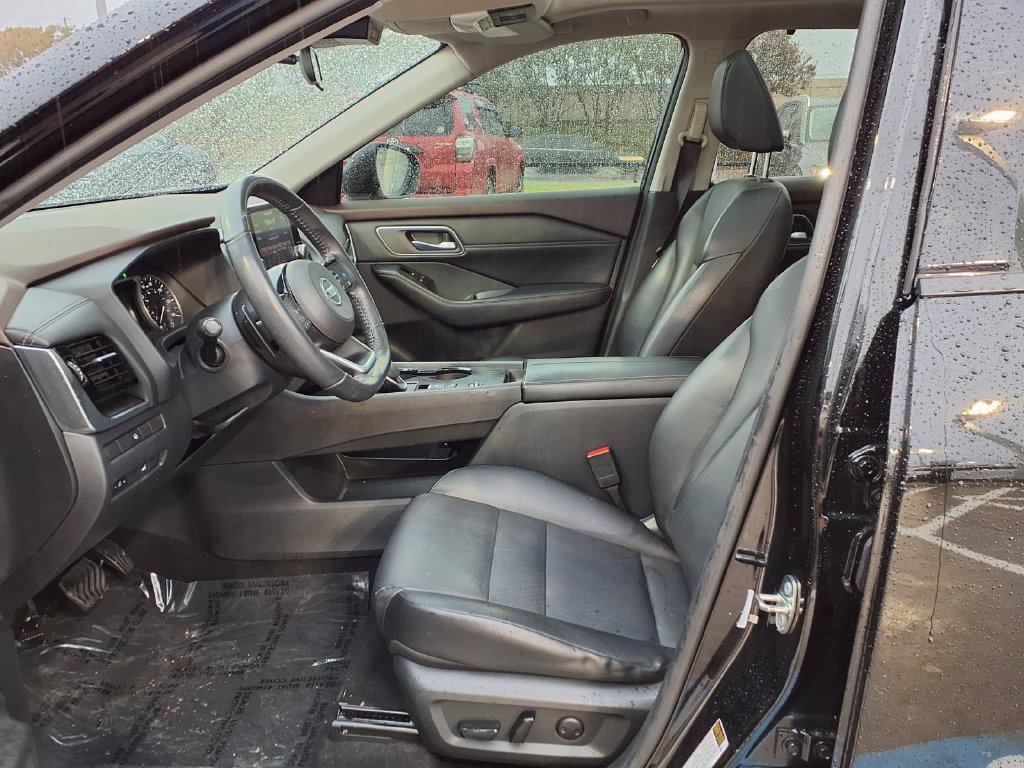 Used 2021 Nissan Rogue SV w/ Premium Package FWD image 13