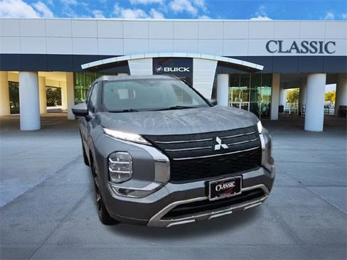 Used 2022 Mitsubishi Outlander SEL image 2