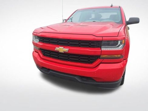 Used 2017 Chevrolet Silverado 1500 Custom w/ Custom Convenience Package AWD/4WD image 3