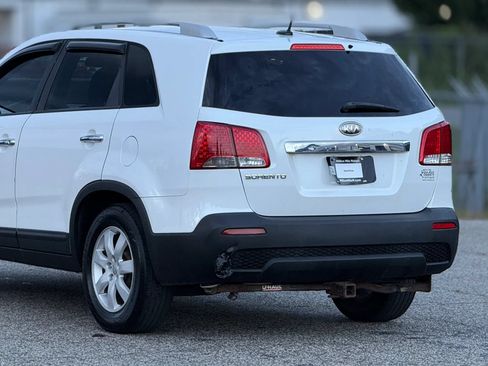 Used 2013 Kia Sorento LX AWD/4WD image 16