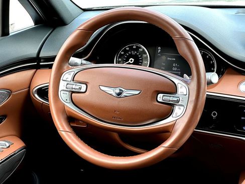 Used 2022 Genesis GV70 2.5T w/ Advanced Package AWD/4WD image 30