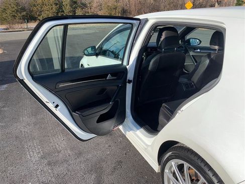 Used 2017 Volkswagen Golf 4-Door image 37