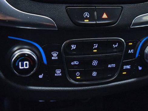 Used 2022 Chevrolet Equinox LT image 18