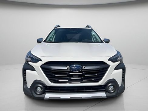 Used 2023 Subaru Outback Touring AWD/4WD image 3