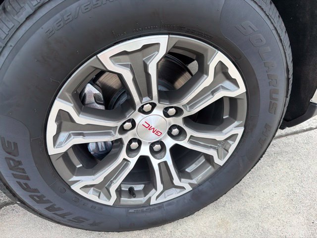 Used 2025 GMC Sierra 1500 SLT RWD image 9