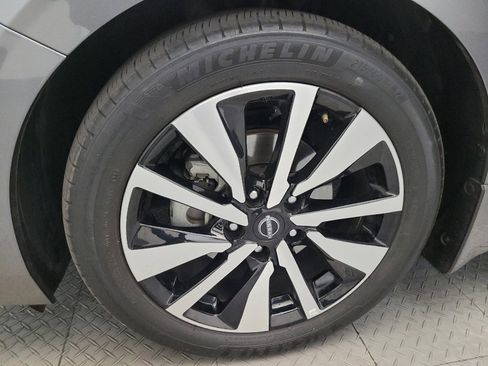 Used 2024 Nissan Sentra SV w/ SV Premium Package FWD image 31
