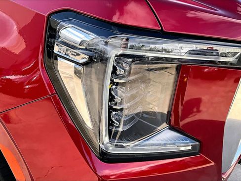 Used 2022 GMC Yukon Denali w/ Denali Premium Package image 28