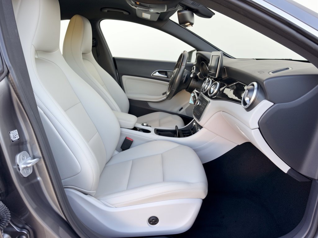 Used 2015 Mercedes-Benz CLA 250 image 30