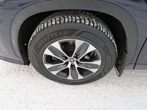 Used 2022 Toyota Highlander XLE image 26