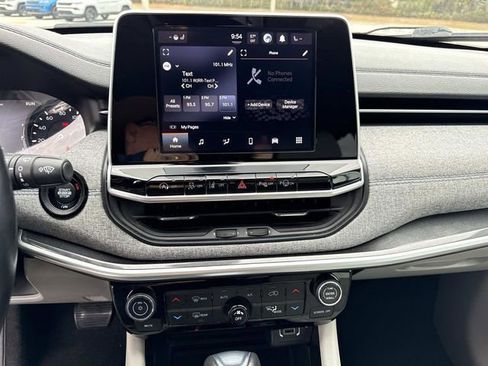 Used 2022 Jeep Compass Latitude w/ Sun and Sound Group image 23