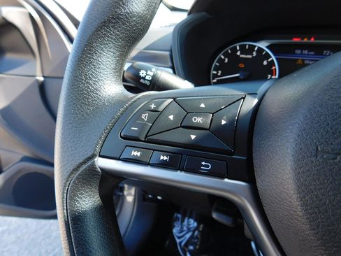 Used 2024 Nissan Altima 2.5 SV FWD image 21