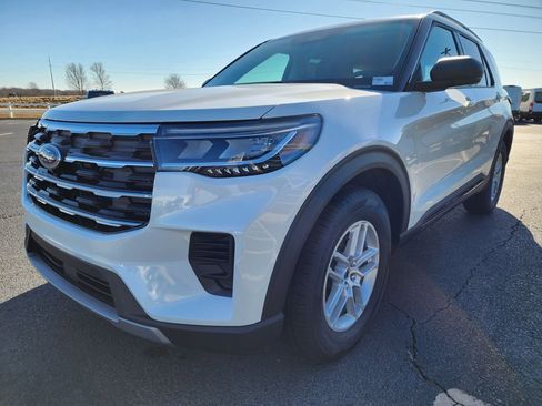 New 2026 Ford Explorer Active image 4