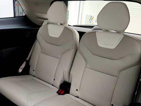 Used 2025 Volvo EX90 Ultra AWD/4WD image 21