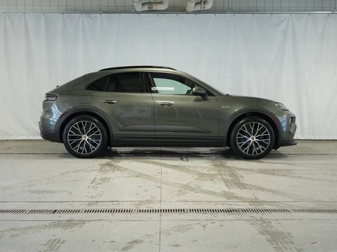 New 2026 Porsche Macan 4 Electric image 8