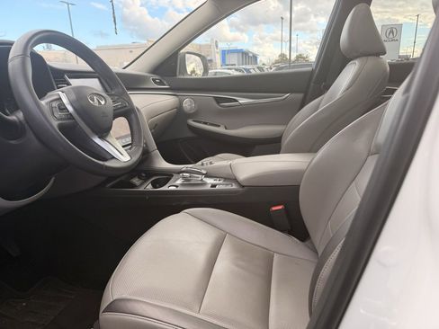 Certified 2024 INFINITI QX50 Luxe image 9