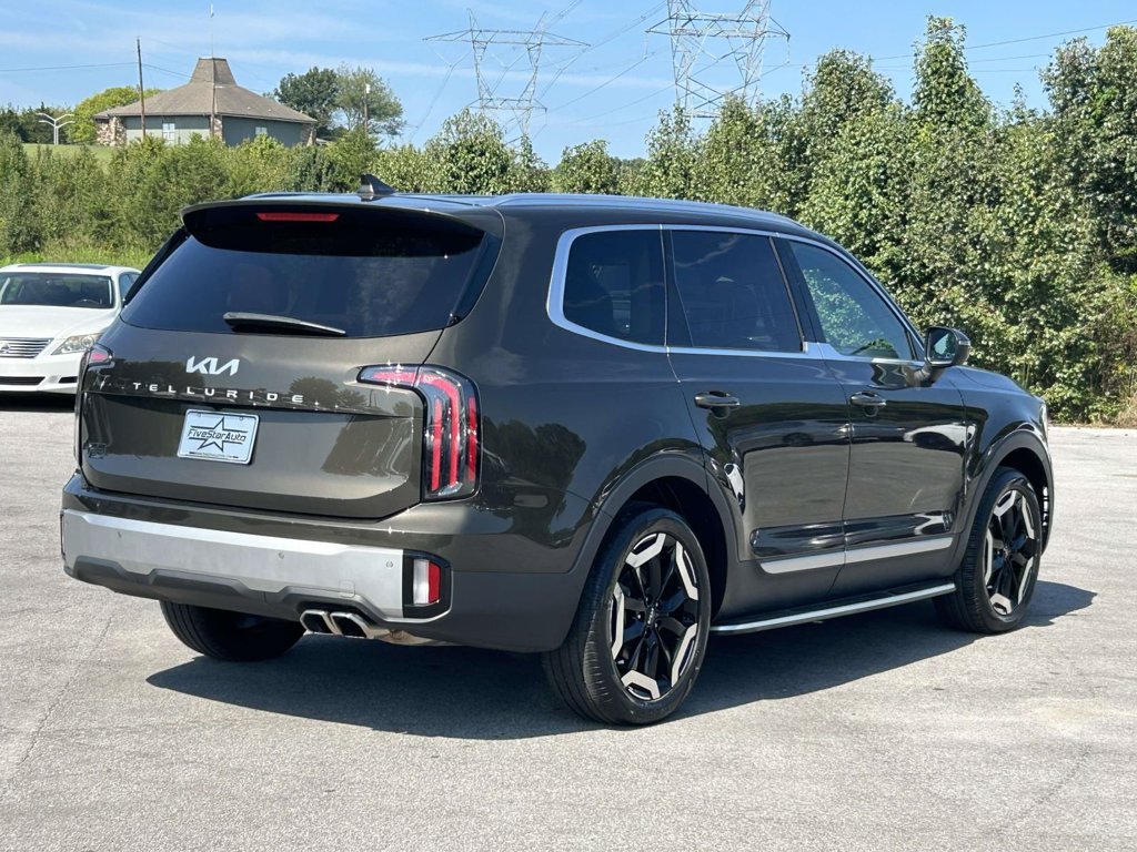 Used 2023 Kia Telluride EX w/ EX Captain's Chair Package FWD image 7
