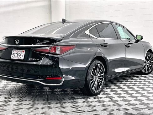 Used 2025 Lexus ES 300h w/ Premium Package image 11