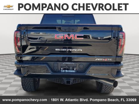 Used 2024 GMC Sierra 2500 AT4X image 4
