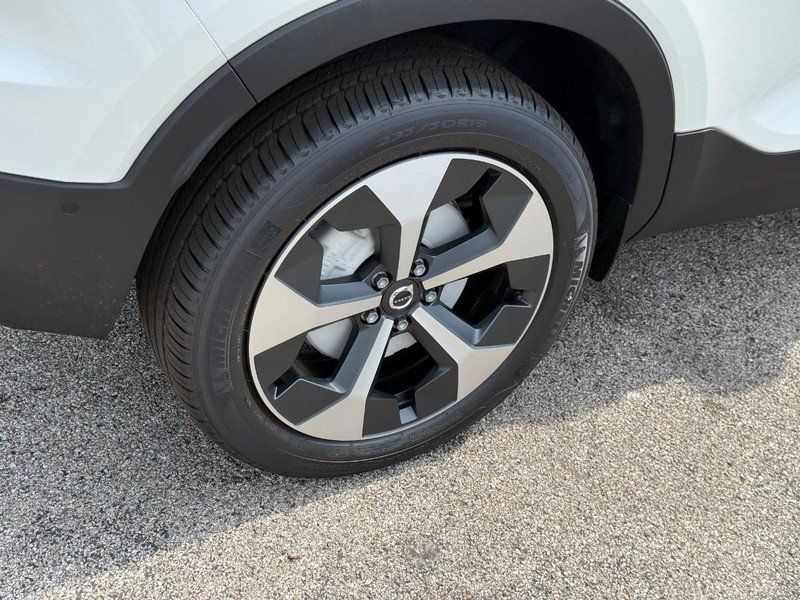 New 2026 Volvo XC40 B5 Plus w/ Climate Package AWD/4WD image 4