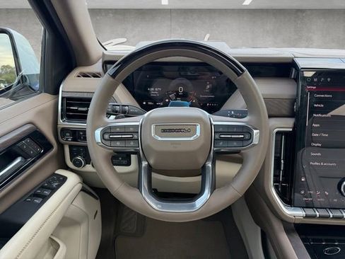 Certified 2025 GMC Yukon XL Denali w/ Denali Reserve Package image 17