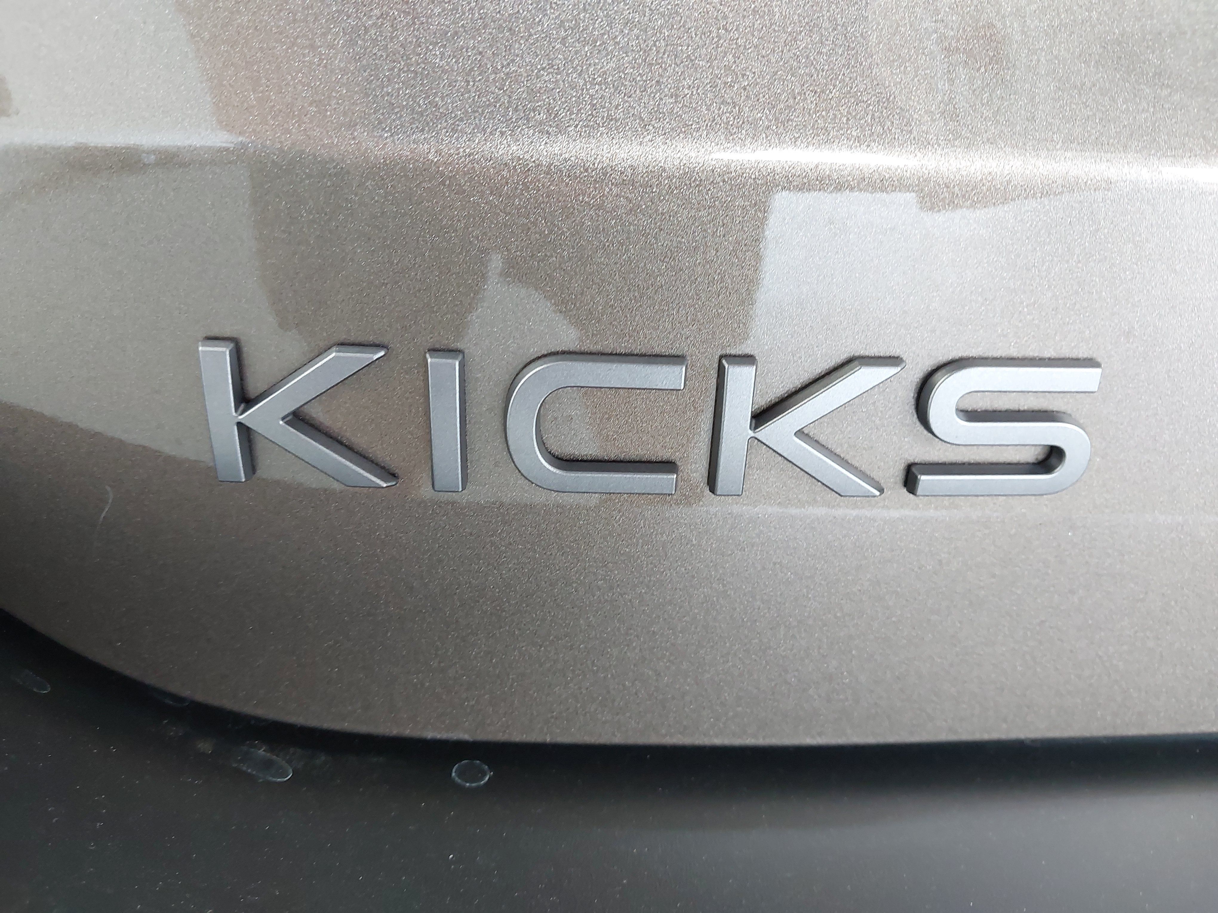 Used 2025 Nissan Kicks SR w/ SR Premium Package FWD image 32