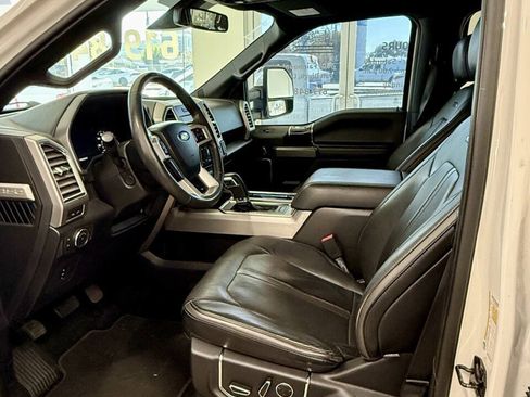 Used 2015 Ford F150 Platinum w/ Equipment Group 701A Luxury AWD/4WD image 14