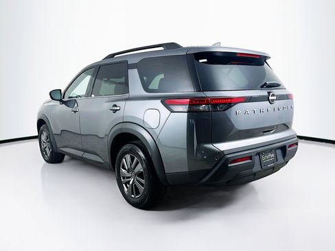 Used 2025 Nissan Pathfinder SV FWD image 5