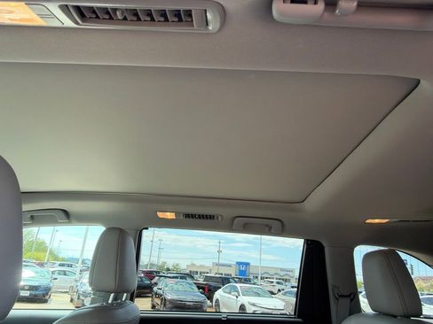Used 2017 Toyota Highlander Limited Platinum AWD/4WD image 26